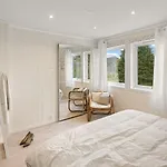 A Beautiful 3-bedroom With Stunning Views And Free Parking Apartman *