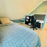 A Beautiful 3-bedroom With Stunning Views And Free Parking Bergen