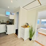 Apartmán A Beautiful 3-bedroom With Stunning Views And Free Parking Bergen