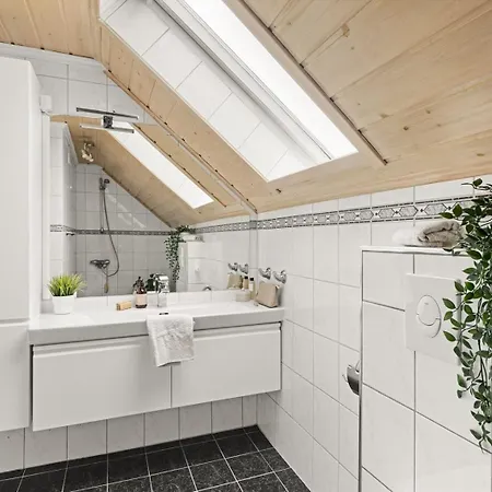 A Beautiful 3-bedroom With Stunning Views And Free Parking Apartment Bergen