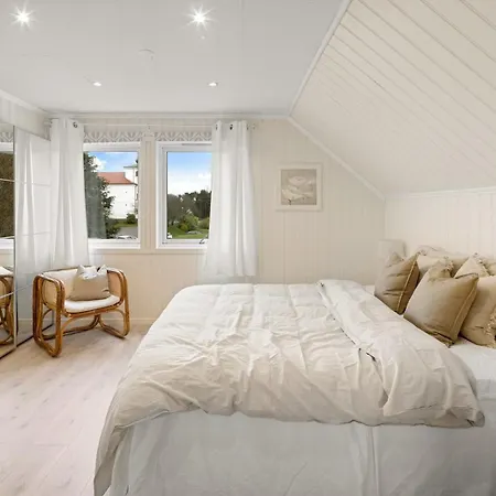 A Beautiful 3-bedroom With Stunning Views And Free Parking * Bergen