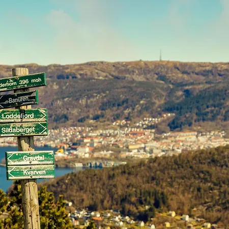 A Beautiful 3-bedroom With Stunning Views And Free Parking * Bergen