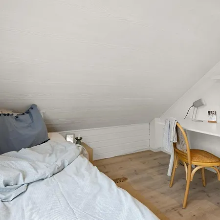 A Beautiful 3-bedroom With Stunning Views And Free Parking *