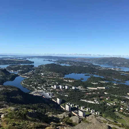 A Beautiful 3-bedroom With Stunning Views And Free Parking Appartement Bergen