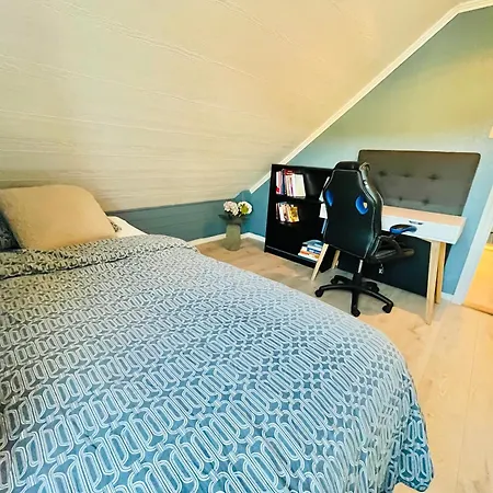 A Beautiful 3-bedroom With Stunning Views And Free Parking Bergen