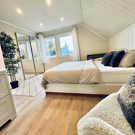Apartment A Beautiful 3-bedroom With Stunning Views And Free Parking Bergen
