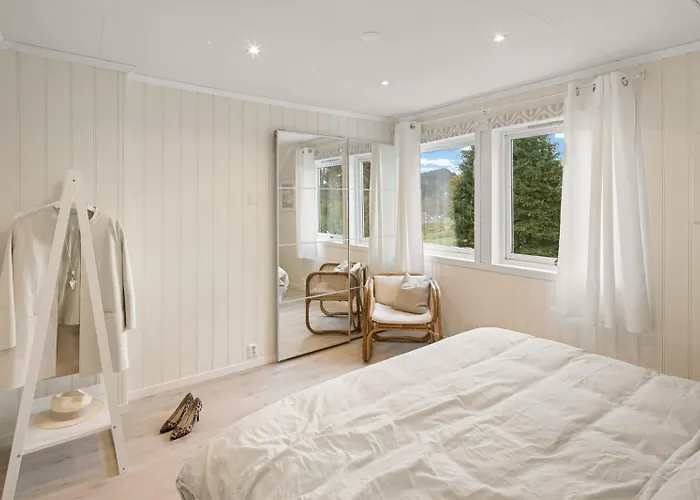 A Beautiful 3-bedroom With Stunning Views And Free Parking Appartement *