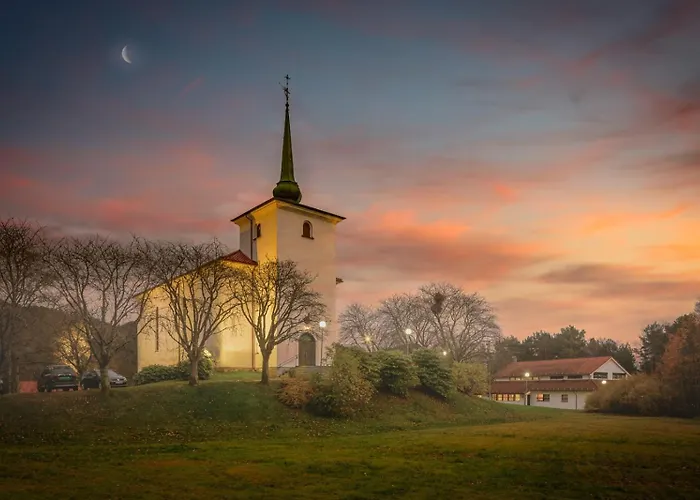 Apartment A Beautiful 3-bedroom With Stunning Views And Free Parking *