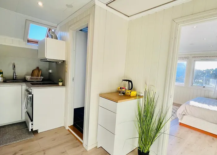 Leilighet A Beautiful 3-bedroom With Stunning Views And Free Parking Bergen