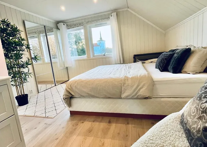 Leilighet A Beautiful 3-bedroom With Stunning Views And Free Parking Bergen
