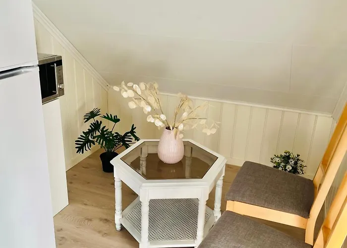 A Beautiful 3-bedroom With Stunning Views And Free Parking Leilighet