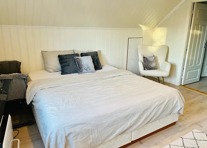 Leilighet A Beautiful 3-bedroom With Stunning Views And Free Parking *
