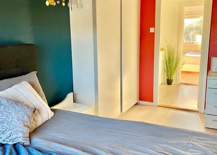 Leilighet A Beautiful 3-bedroom With Stunning Views And Free Parking *