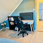 A Beautiful 3-bedroom With Stunning Views And Free Parking * Bergen